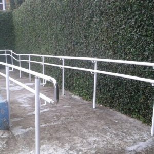 Corrimão duplo ABNT em alumínio para acessibilidade